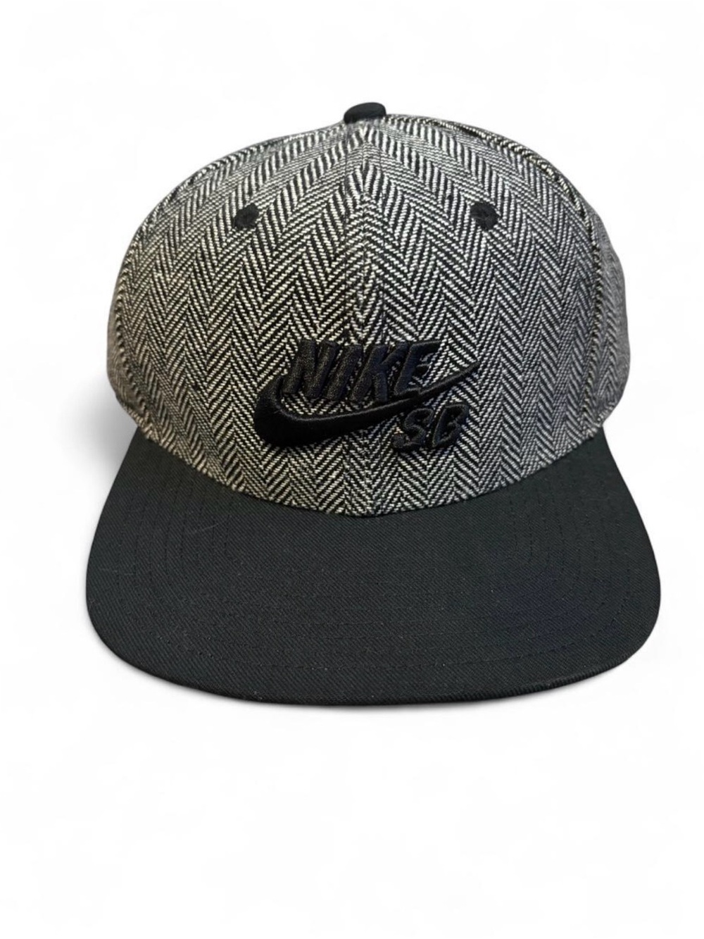 Nike SB Herringbone Flat Brim Snapback Hat NWT Grey